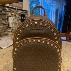 Micheal kors purse/back pack